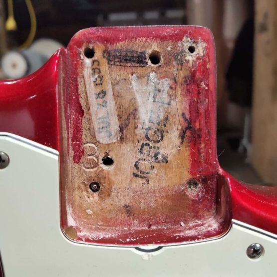 Fender AVRI '62 Stratocaster Candy Apple Red 1999 USA электрогитара