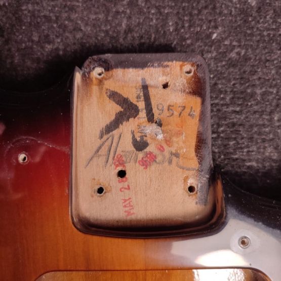 Fender AVRI '62 Stratocaster Sunburst 1996 USA электрогитара