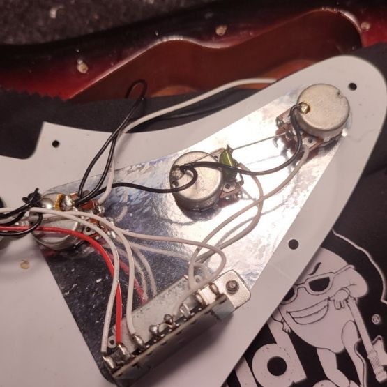 Fender ST-STD J-Craft Standard Stratocaster Sunburst 2009 Japan электрогитара