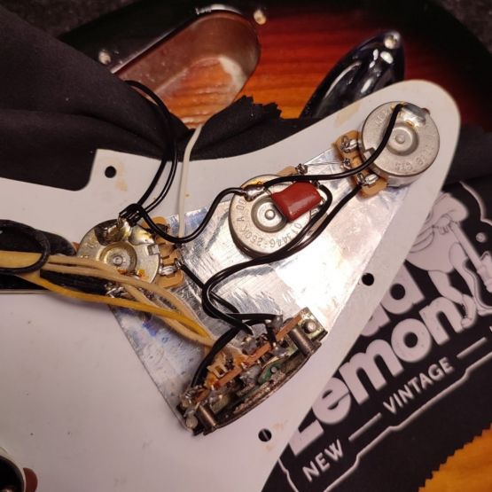 Fender Classic Series '70s Stratocaster Sunburst 2000 Mexico w/ Fender USA Pickups электрогитара