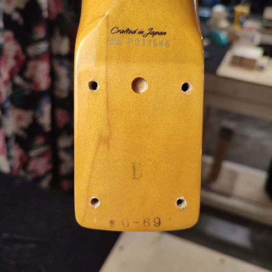 Fender MG69-65 Mustang Yellow White 1999 Japan электрогитара