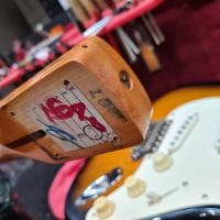 Fender AVRI '57 Stratocaster 50th Anniversary Sunburst 1996 USA электрогитара