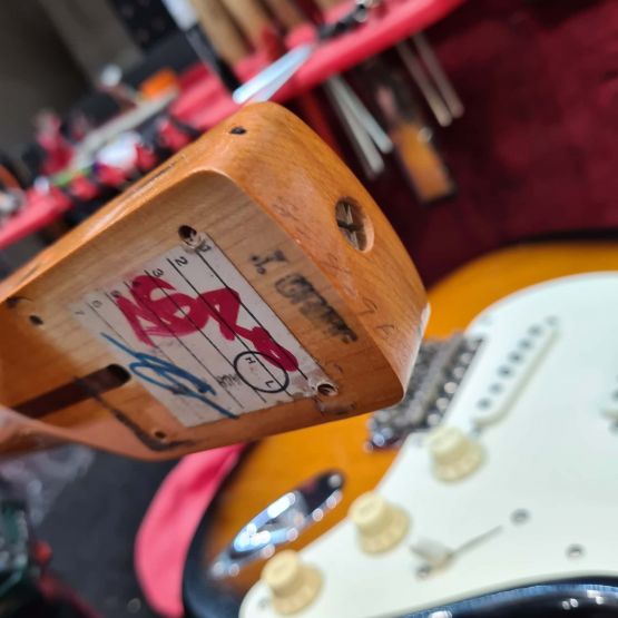 Fender AVRI '57 Stratocaster 50th Anniversary Sunburst 1996 USA электрогитара