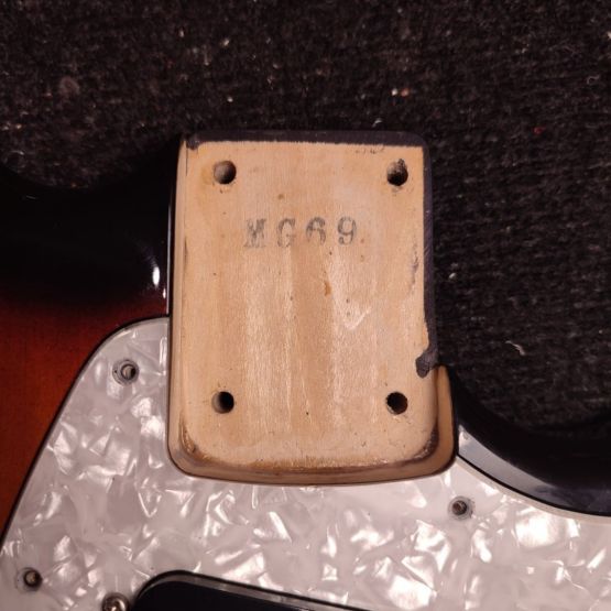 Fender MG69 Mustang Sunburst 2006 Japan электрогитара