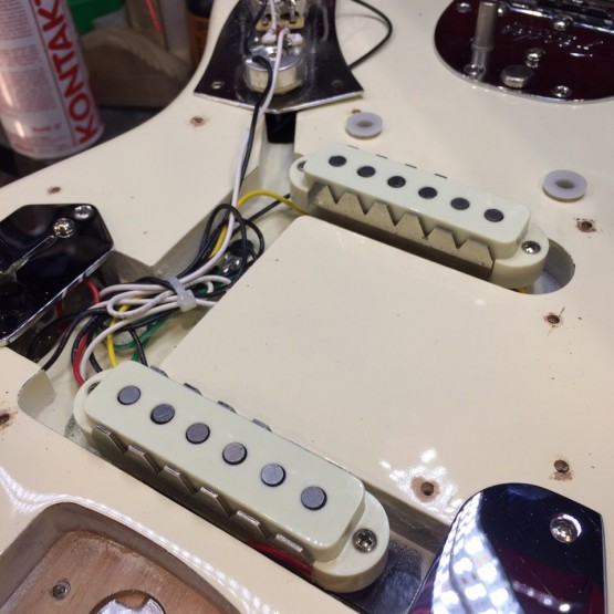 Fender American Professional Jaguar Olympic White 2017 USA электрогитара