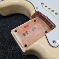 Fender Stratocaster ST-43 Vintage White 2004 Japan электрогитара