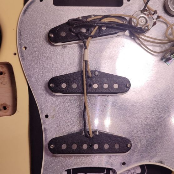 Fender 50th Anniversary U.S. Vintage Reissue '62 Stratocaster Vintage White 1996 USA электрогитара