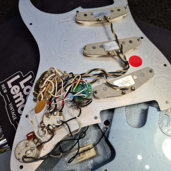 Fender FSR American Deluxe Stratocaster Ice Blue Metallic 2012 USA электрогитара