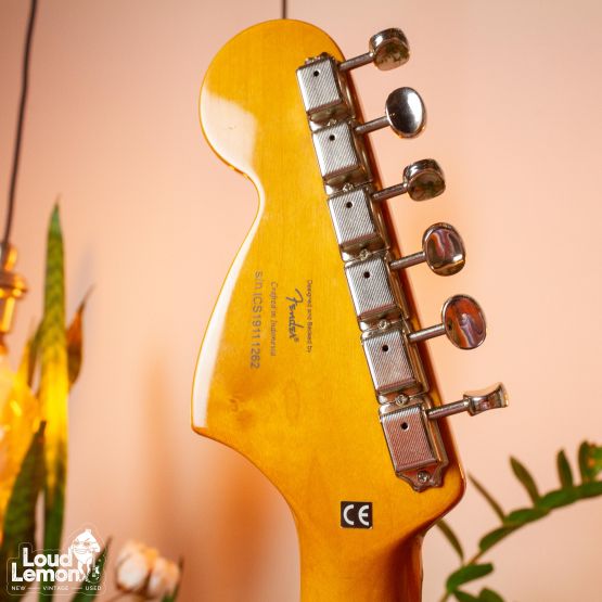 Squier Classic Vibe '70s Stratocaster HSS Walnut 2019 Indonesia электрогитара