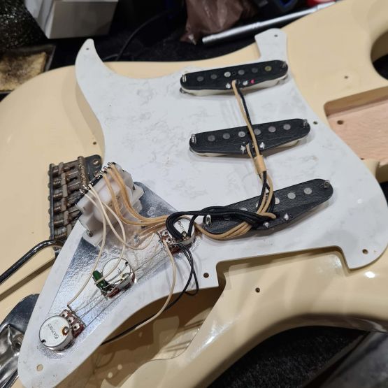 Fender Stratocaster ST-362 Vintage White 1997 Japan электрогитара