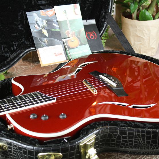 Taylor T5 Custom Crimson Red Metallic 2006 USA акустическая гитара