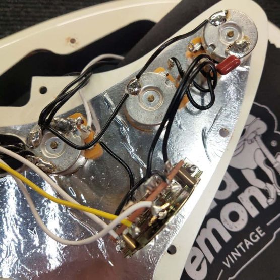 Fender Standard Stratocaster Arctic White 2015 Mexico электрогитара