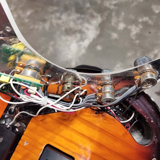 Fender American Deluxe Precision Bass Sunburst 1998 USA бас-гитара