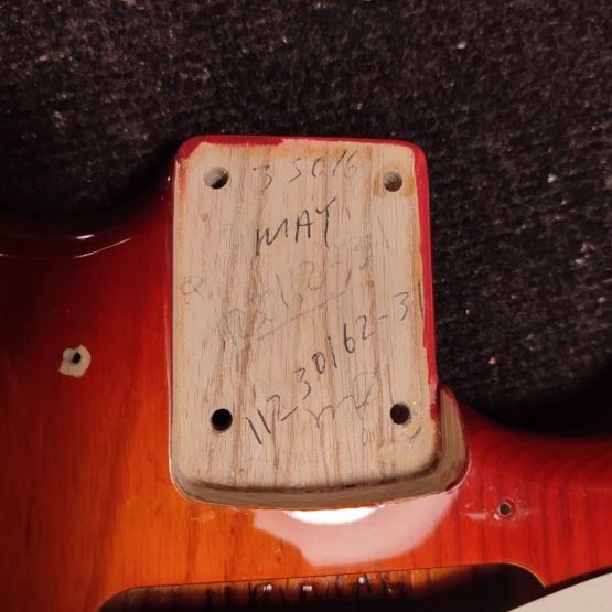 Fender Custom Shop Custom Deluxe Stratocaster Aged Cherry Sunburst 2013 USA электрогитара