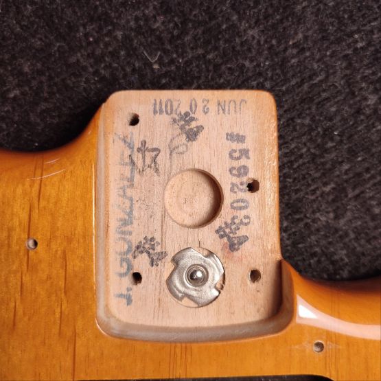 Fender American Deluxe Stratocaster Amber 2011 USA электрогитара