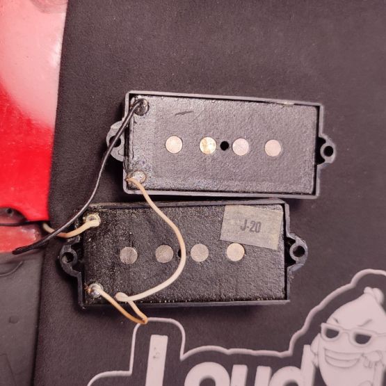 Charvel Model 1B Bass Red 1980's Japan бас-гитара