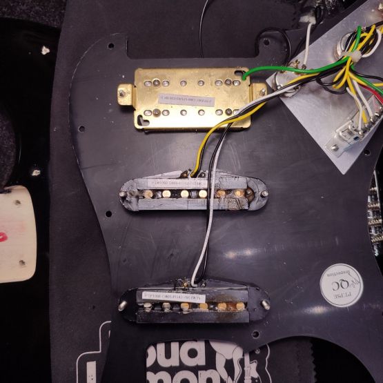 Squier Sonic Stratocaster HSS Black 2022 Indonesia электрогитара