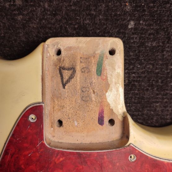 Fender MG69 Mustang Vintage White 1993 Japan электрогитара
