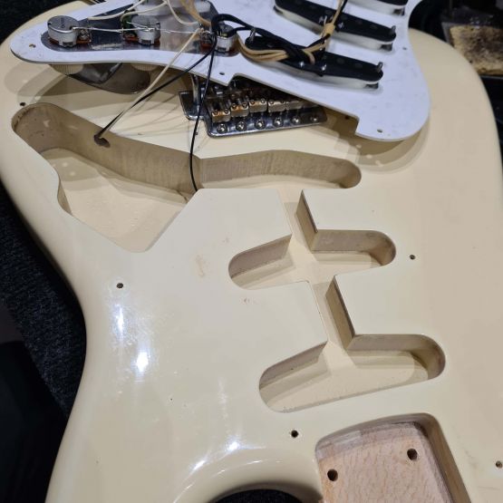 Fender Stratocaster ST-362 Vintage White 1997 Japan электрогитара