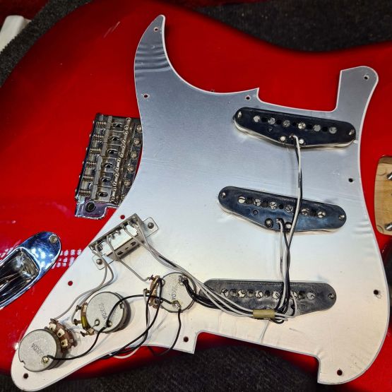 CoolZ Stratocaster ZST-1R Candy Apple Red 2011 Japan электрогитара