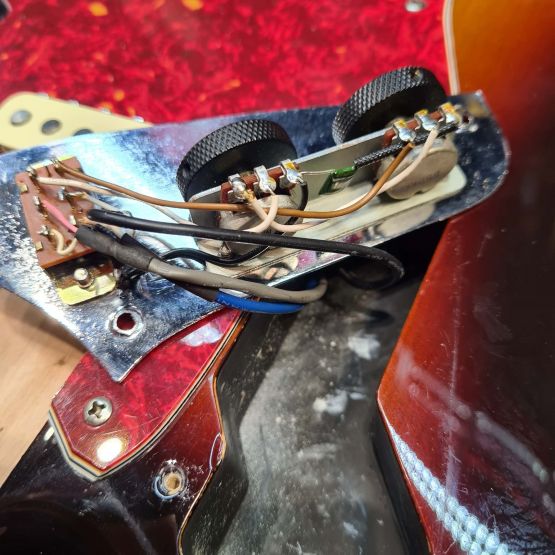 Fender Jaguar JG-66 Sunburst 1999 Japan электрогитара
