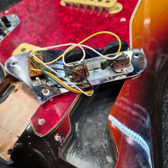 Fender Jaguar JG-66 Sunburst 1997 Japan электрогитара