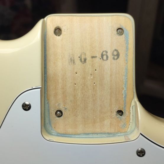 Fender MG69CO Mustang Competition Olympic White 2007 Japan электрогитара
