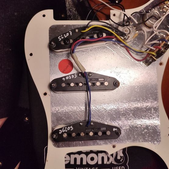 Fender American Standard Stratocaster Sunburst 2011 электрогитара