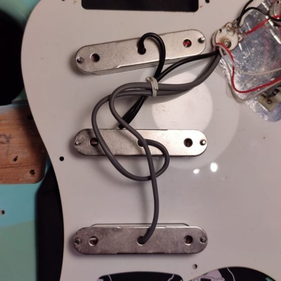 Squier Affinity Strat Surf Green 2002 China электрогитара