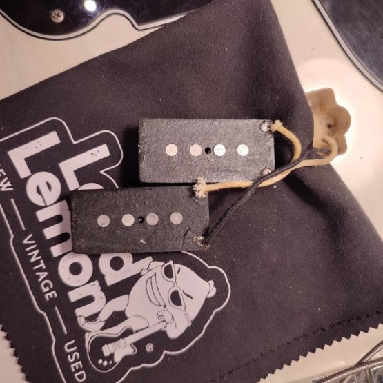 Fender Mike Dirnt Road Worn Precision Bass White Blonde 2019 Mexico бас-гитара