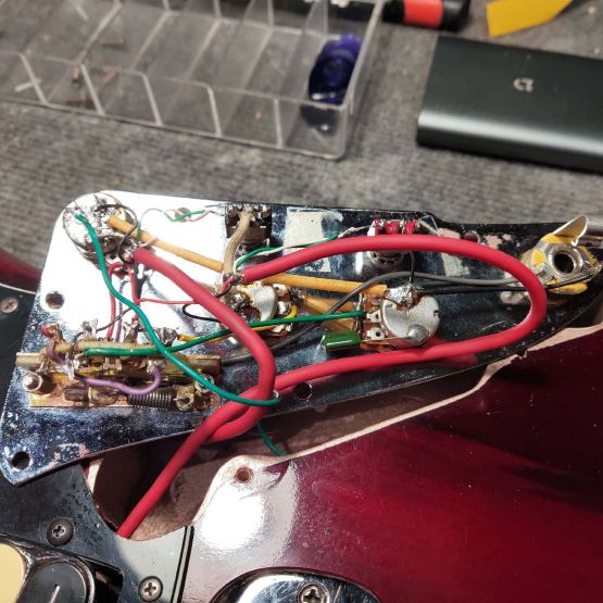 Music Man Sabre II Cherry 1978 USA электрогитара