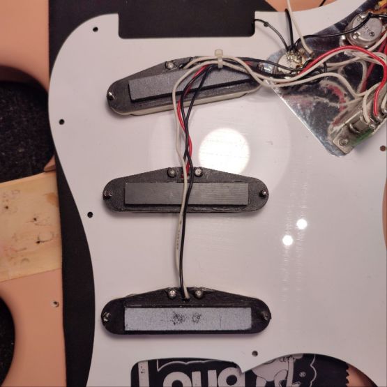 Fender ST-43J Stratocaster Shell Pink 2000 Japan электрогитара