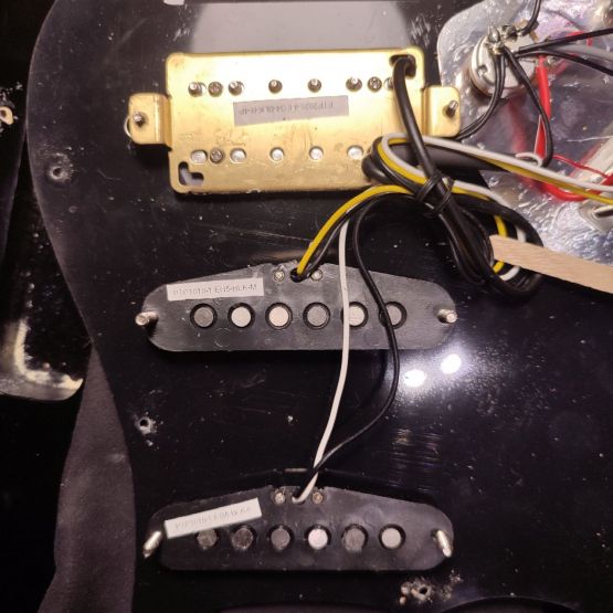 Squier Classic Vibe '70s Stratocaster HSS Black 2022 Indonesia электрогитара