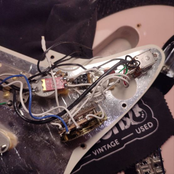 Fender American Professional II Stratocaster HSS Shell Pink 2021 USA электрогитара
