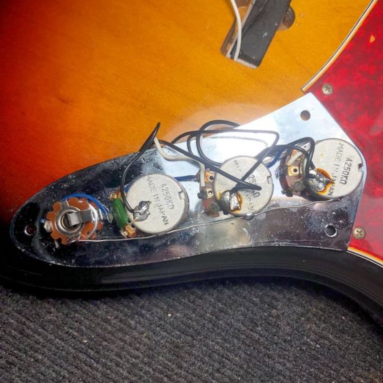 Fender JB62-75US Jazz Bass 3-Tone Sunburst 1999 Japan бас-гитара
