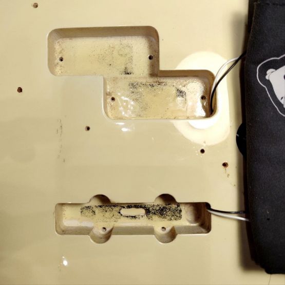 Fender AJB Aerodyne Jazz Bass Fretless Vintage White 2007 Japan безладовая бас-гитара