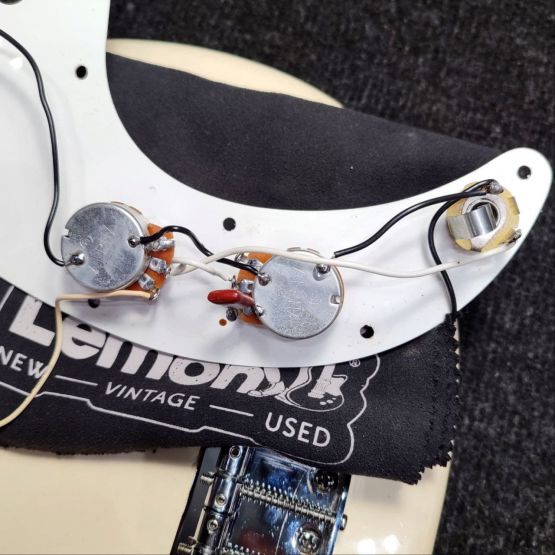 Fender Traditional Precision Bass Arctic White 1996 Mexico бас-гитара