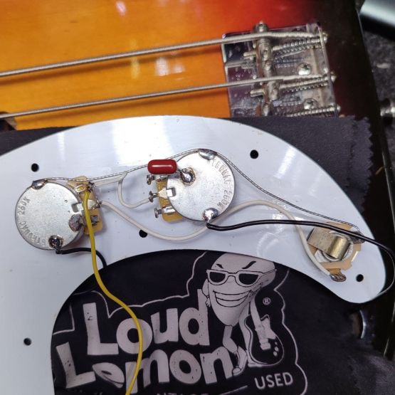Fender PB62L Precision Bass Left Handed 3-Tone Sunburst 1983 Japan леворукая бас-гитара
