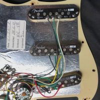 Fender American Deluxe Stratocaster 3-Color Sunburst 2006 USA электрогитара