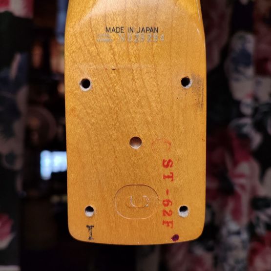 Fender ST62 Stratocaster Relic Shell Pink 1993 Japan w/ AVRI '62 pickups электрогитара