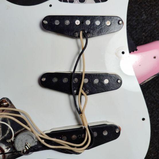 Fender ST62 Stratocaster Relic Shell Pink 1993 Japan w/ AVRI '62 pickups электрогитара