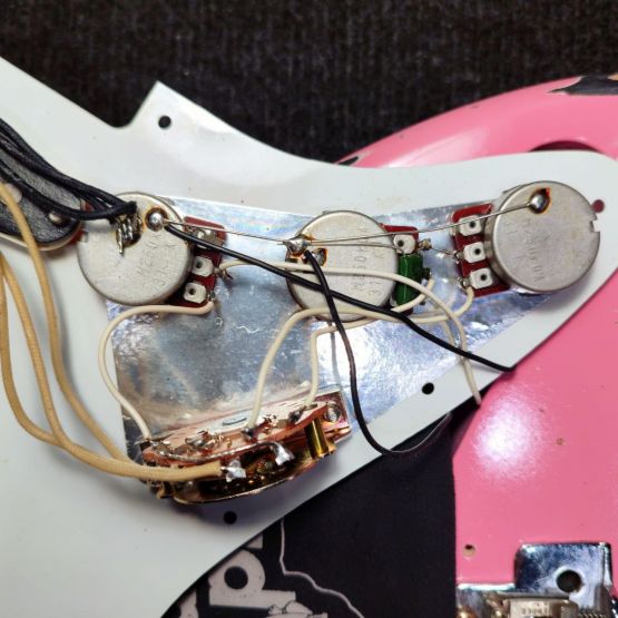 Fender ST62 Stratocaster Relic Shell Pink 1993 Japan w/ AVRI '62 pickups электрогитара