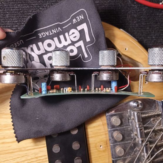 Ernie Ball Music Man StingRay 3 EQ Natural 1992 USA бас-гитара