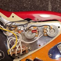 Fender American Deluxe Stratocaster Aged Cherry Burst 2003 USA электрогитара