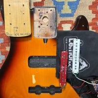 Fender American Deluxe Jazz Bass V Fretless 3-Color Sunburst 1996 USA безладовая бас-гитара