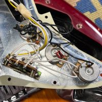 Fender American Deluxe Stratocaster Aged Cherry Burst 2002 USA электрогитара