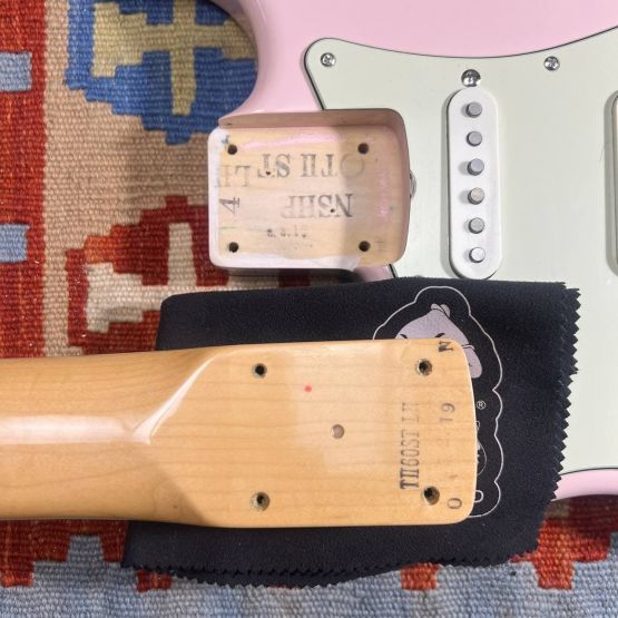Fender FSR Traditional II '60s Left-Handed Stratocaster Shell Pink 2026 Japan электрогитара