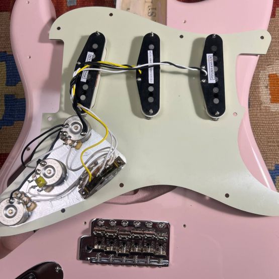 Fender FSR Traditional II '60s Left-Handed Stratocaster Shell Pink 2026 Japan электрогитара
