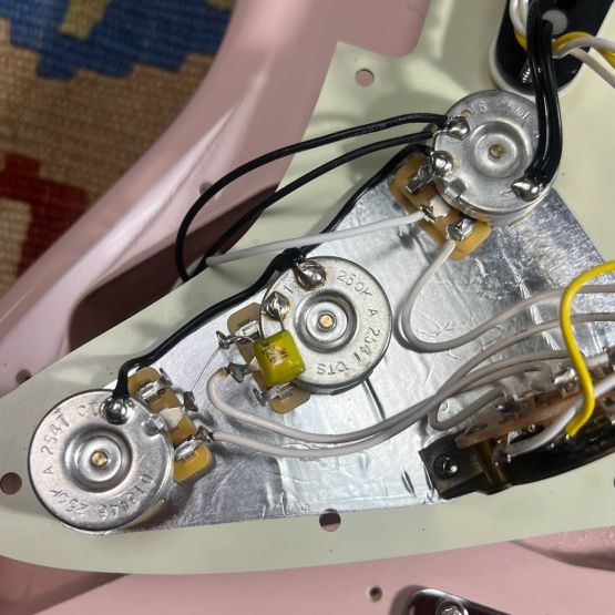 Fender FSR Traditional II '60s Left-Handed Stratocaster Shell Pink 2026 Japan электрогитара
