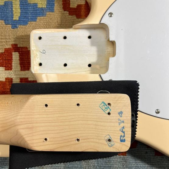 Sterling by Music Man StingRay RAY4 Vintage Cream 2020s Indonesia бас-гитара